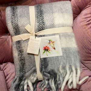 NWT Peewee Hummingbird Grey 60 x 50 Polyester Knit Fringe Throw Blanket